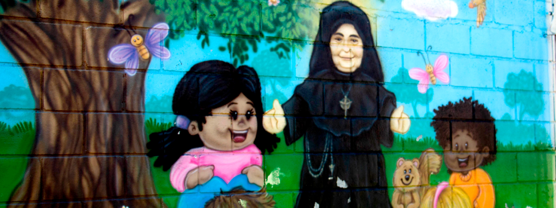 Foto Muro da creche com desenho da Madre